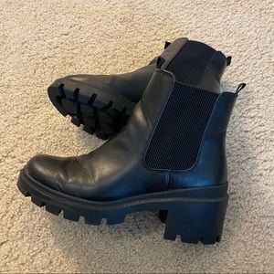 GUC Chunky Chelsea Boots